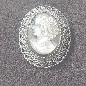 Vintage shirt pin and necklace